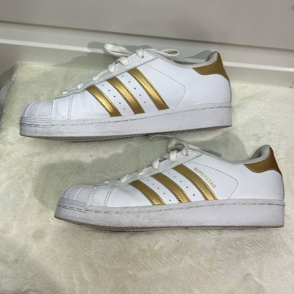 adidas Women’s Superstar Sneaker Gold Metallic - Picture 6 of 14